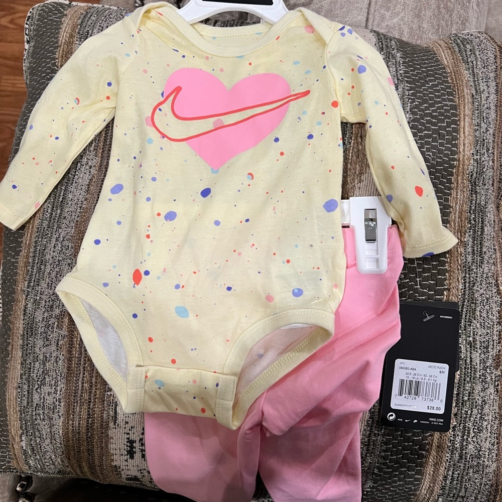 Nike top and bottoms